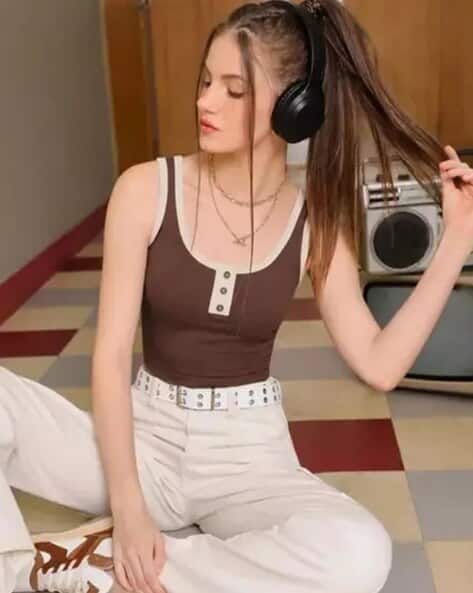TRENDY ERA Women Fitted Scoop-Neck Tank Top