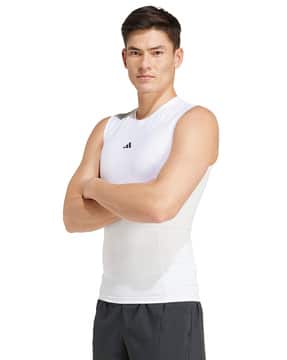 Buy ADIDAS Men Az L Singlet Running T-Shirt Online | Ajio.com