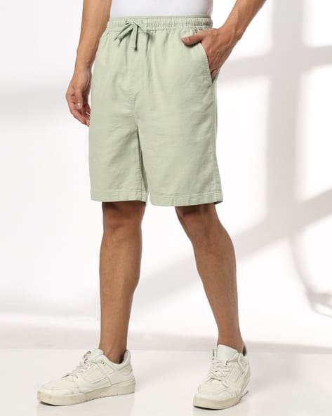 DNMX Men Regular Fit Shorts with Insert Pockets deal from ajio DNMX Men Regular Fit Shorts with Insert Pockets deal from ajio