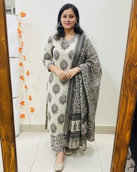 SVARAA Women Block Print Straight Kurta Set with Dupatta