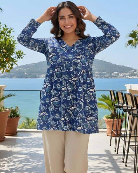 SVARAA Women Floral Print Relaxed Fit Tunic
