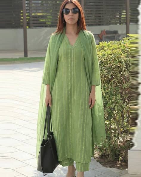SVARAA Women Printed 3-Piece Straight Kurta Set