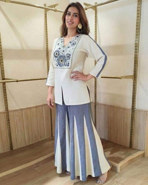 GOSRIKI Women Embroidered Straight Top & Pants Set