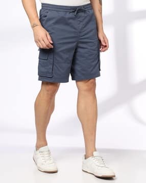 Men Regular Fit Cargo Shorts with Drawstring Waist-image-6