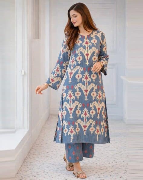 GOSRIKI Women Ikat Straight Kurta Set With Dupatta