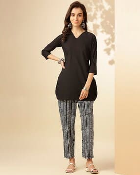 indie picks Women V-Neck Kurta & Pants Co-Ord Set-picture-22