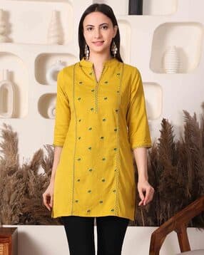 Women Embroidered Straight Kurti-image-49