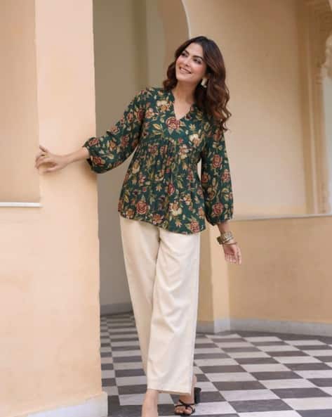 SVARAA Women Floral Print V-Neck Tunic