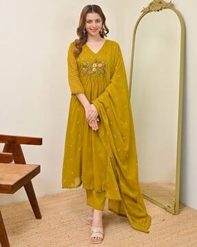 Women Embroidered Flared Kurta Suit Set-image-16