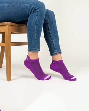 sockscarving Women Ankle-Length Socks with Striped Details-picture-1