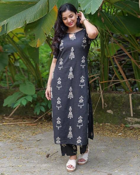 SVARAA Women Tribal Print Straight Kurta Set