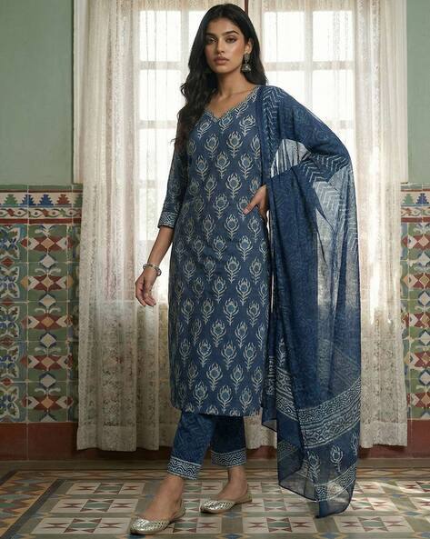 Popmantra Women Floral Print Straight Kurta with Pants & Dupatta
