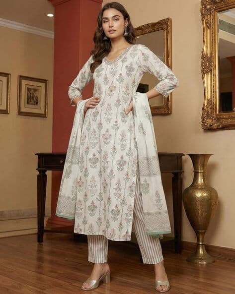 Popmantra Women Floral Print Straight Kurta with Trousers with Dupatta