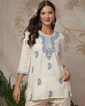 nyrika Women Embroidered Round-Neck Straight Kurtis-picture-36