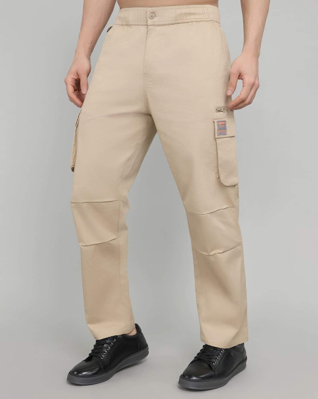 Men Relaxed Fit Mid-Rise Cargo Pants