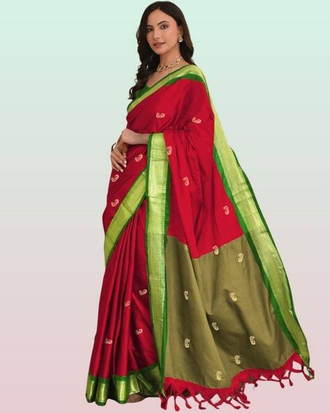 SVARAA Women Paisley Pattern Saree with Contrast Border