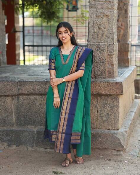 Nyrika Women Applique Straight Kurta Set