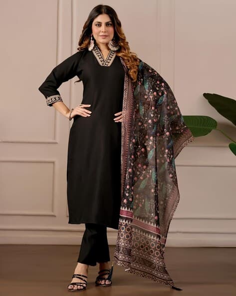 Dayaachi Women Embroidered Straight Kurta Suit Set