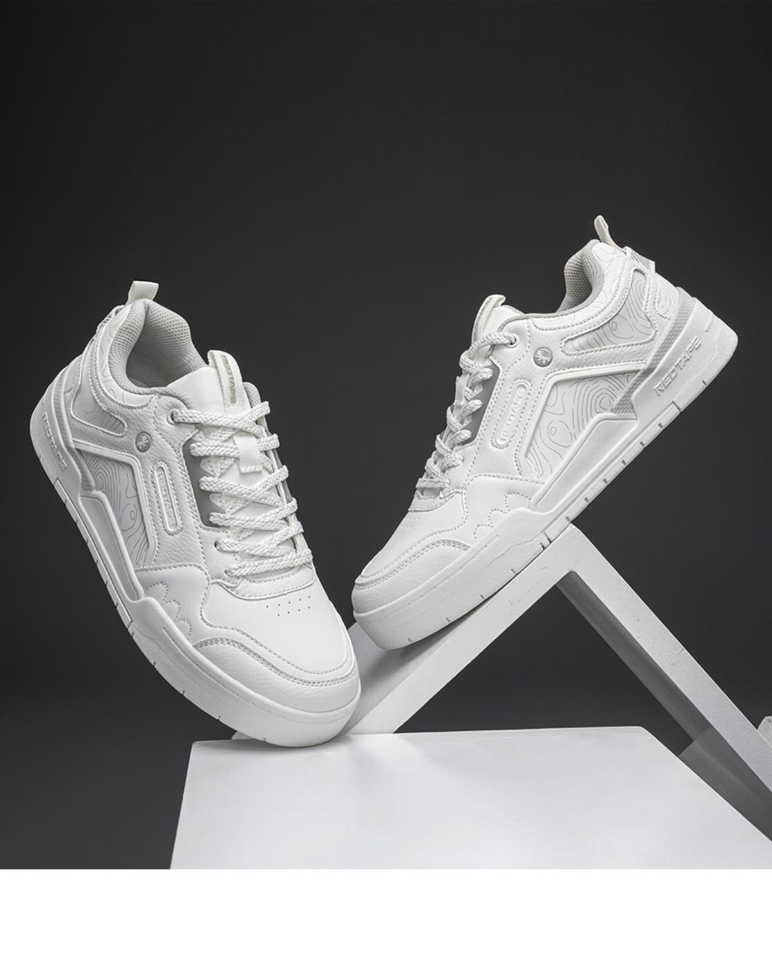 Men Round-Toe Lace-Up Sneakers
