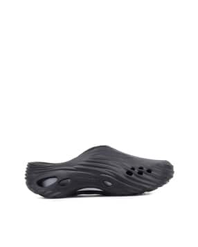 men round toe slip-on clogs