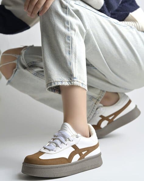 Women Round-Toe Lace-Up Sneakers