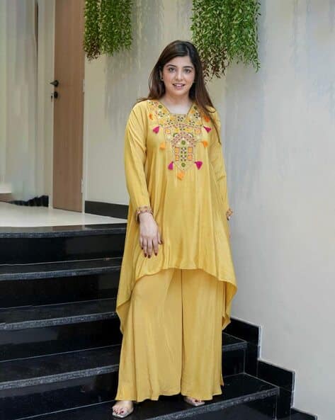 18INDIA Women Embroidered Straight Kurta Suit Set
