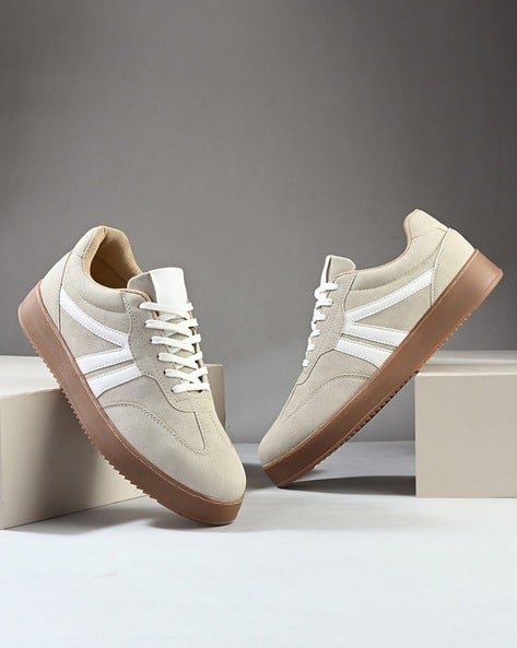 マックホワイトとブラウン Buy MACTREE Men Colourblock Lace-Up Sneakers Online | Ajio.com