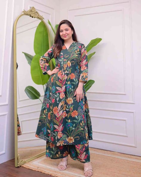 Hivora Women Floral Print Flared Kurta with Pants