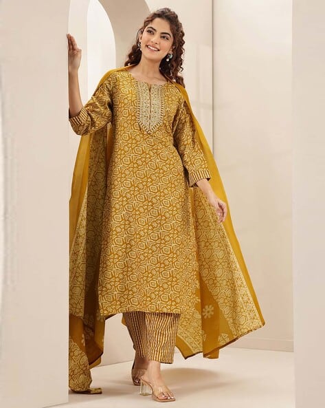 Gerua By Libas Women Floral Print Straight Kurta Set with Dupatta