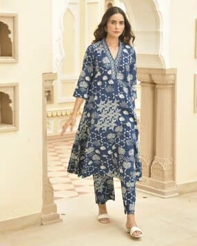 myrie Women Floral Straight Kurta Set with Pants-picture-40