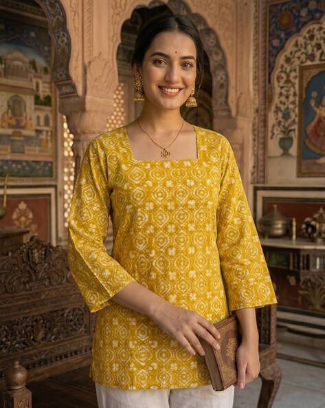 SVARAA Women Printed Relaxed Fit Square-Neck Top