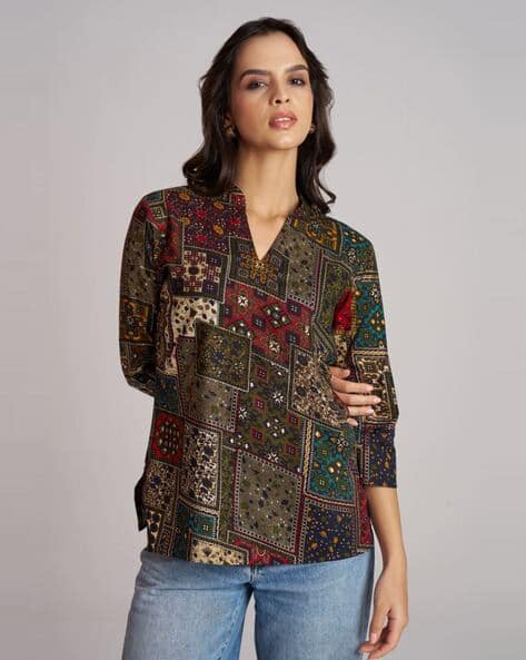 Women Ethnic Motifs Printed V-Neck Straight Kurti