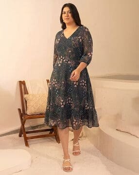 Women Plus Size Floral Printed Fit & Flare V-Neck Dress-image-3
