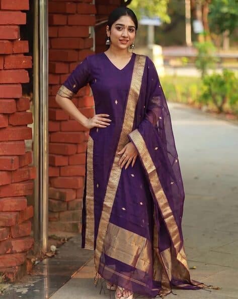 HB VENTURE Women Applique Straight Kurta & Dupatta Set