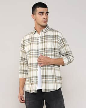 Men Checked Regular Fit Shirt with Patch Pocket