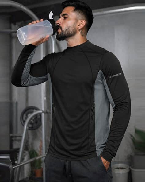 EYEBOGLER Men Colourblocked Regular Fit T-Shirt