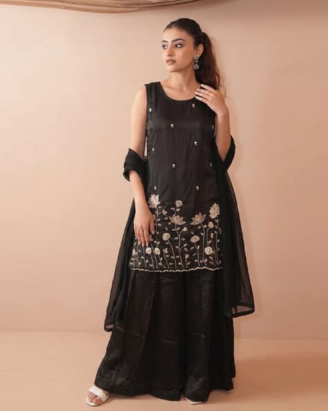 Nyrika Women Embellished & Embroidery Straight Kurta Set