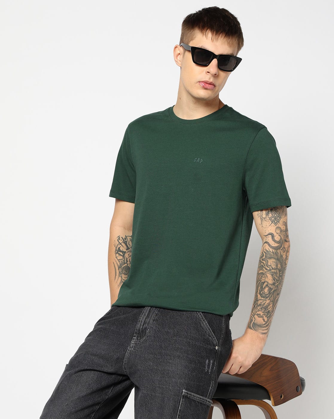 Men Solid Slim Fit Round-Neck T-Shirt