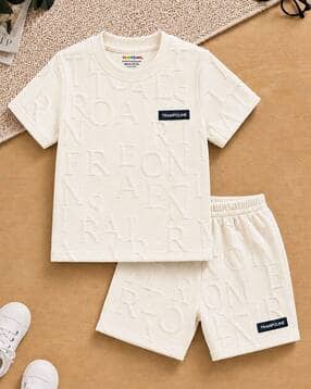 Boys Typographic Embossed Shorts & T-Shirt Set-image-4