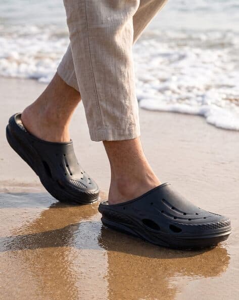 Buda Jeans Co Men Round-Toe Slip-On Clogs