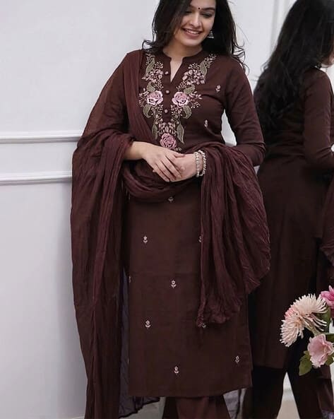 SVARAA Women Embroidered 3-Piece Straight Kurta Set