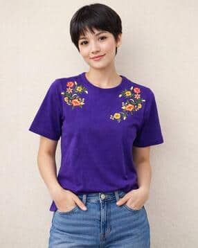 leia Women Embroidered Relaxed Fit Crew-Neck T-Shirt-picture-48