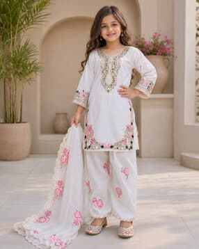 pixie n prince Girls Embroidery Straight Kurta Set-picture-18
