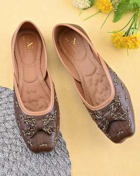 xe looks flat trendy shoes