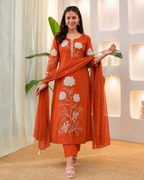 Women Embroidered Straight Kurta Suit Set-image-39